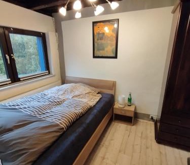 Neukirchen-Vluyn Apartment | Kleinere Doppelhaushälfte in Stadtkernnähe von 47506 Neukirchen-Vluyn - das Bad ist ein Traum