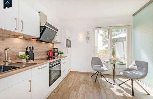 Ostvorpommern Apartment | Kleines Kuschelnest - Beautiful vacation apartment with lagoon view and terrace