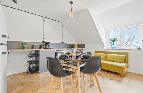 Meckenbeuren Apartment | Kleines Schreinerloft inkl Klima - 5 min zum Ravensburger Spieleland