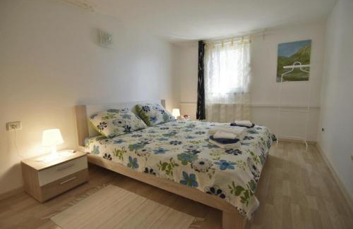 Savudrija Apartment | Klimatisierte Wohnung in Savudrija mit Grill, Garten und Terrasse