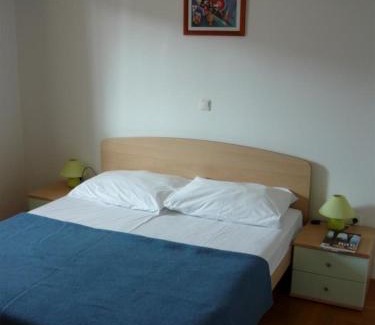 Barbat na Rabu Apartment | Klimatisierte Wohnung mit Whirlpool und Grill