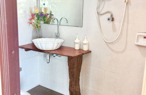 Wang Nam Khiao Hotel | Klong Sai Hills Resort