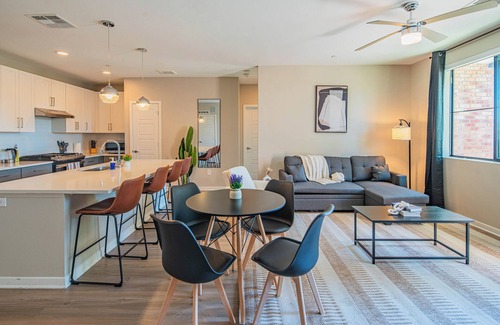 Orange Heights Apartment | KLVG - Alta North Central