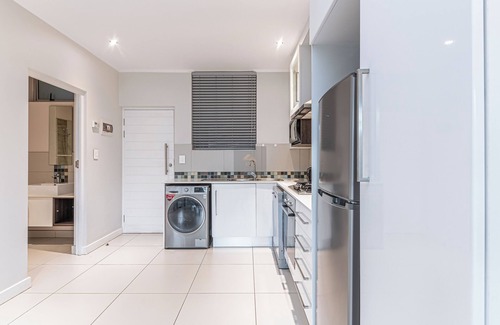 Greater Johannesburg Metropolitan Area Apartment | KMG Apartments at The Apex on Smuts