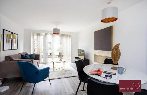 Knaphill Apartment | Knaphill - 2 Bedroom House - Garden & Parking
