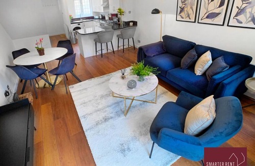 Knaphill House | Knaphill - 2 Bedroom Terrace House - With Garden