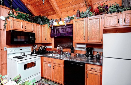 Sevierville Cabin | Knight of My Dreams, Secluded, Elegant, Breathtaking Views, Romantic, Close In!