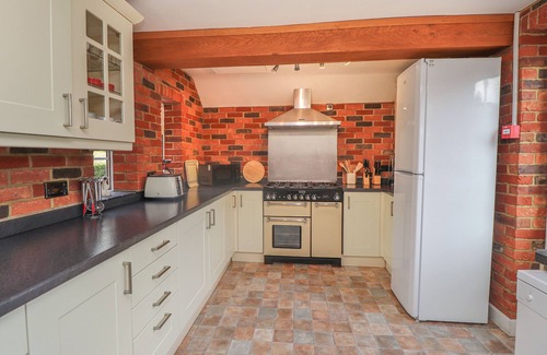 Maidstone Cottage | KNIGHTS COTTAGE, family friendly, with open fire in Hollingbourne