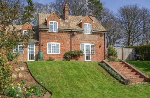 Maidstone Cottage | KNIGHTS COTTAGE, family friendly, with open fire in Hollingbourne