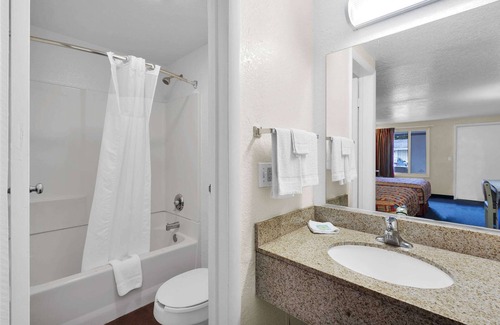 Southside Hotel | Knights Inn Jacksonville at Dix Ellis Trail