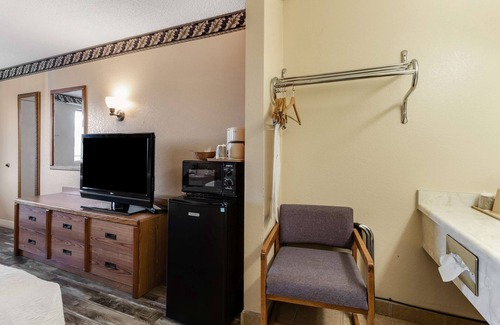Madera Hotel | Knights Inn Madera