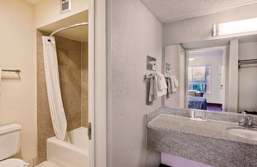 Palmdale Hotel | Knights Inn Palmdale
