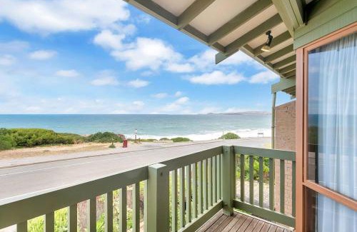 Port Elliot House | Knights View - 2 14 Merrilli - BYO Linen - Wi-Fi - Beachfront