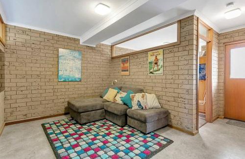 Port Elliot House | Knights View - 2 14 Merrilli - BYO Linen - Wi-Fi - Beachfront