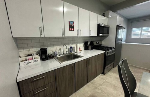 Camaceyes Apartment | Knockout Stay! PR's 🥊 Legends 1-Bd, 4 mins from Beach with Backup Generator!