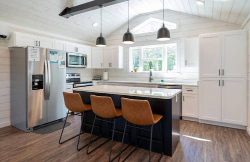 Salem House | Knott Quite at the lake - 4bd/3ba with pool table
