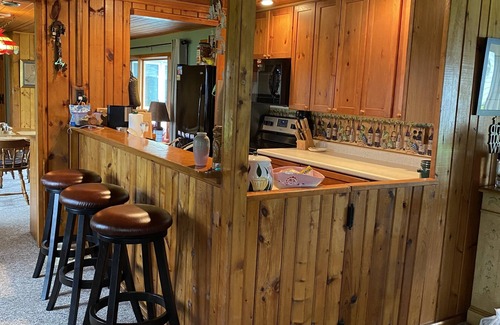 Sister Lakes Cottage | Knotty Pine Lakefront Cottage on Cable Lake
