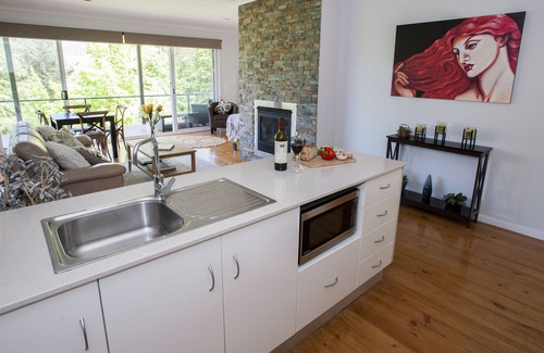 Wandiligong Cottage | Knox Farm Cottage quiet romantic getaway