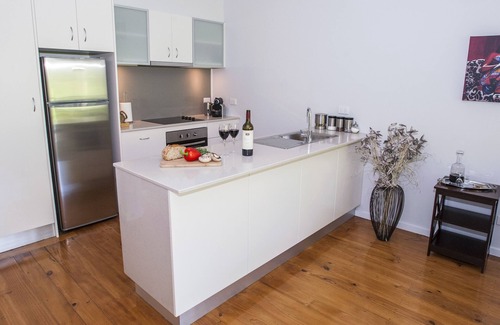 Wandiligong Cottage | Knox Farm Cottage quiet romantic getaway