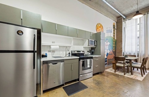 Old City Condo | Knox Loft at JFG Walkable Downtown One of a Kind Mural + Arcade Fun