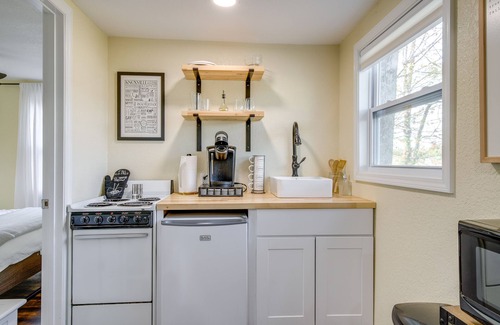 Ashley Oaks Cottage | Knoxville Cottage w/Fenced Yard, Pet Friendly!