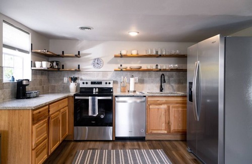 Knoxville Apartment | ✧Knoxville Historical Hideaway✧ Cozy Suite