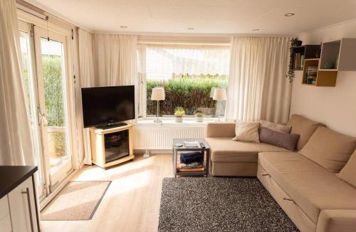 Otterlo House | Knus huisje op kindvriendelijk park met zwembad