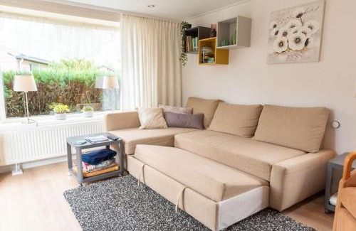 Otterlo House | Knus huisje op kindvriendelijk park met zwembad