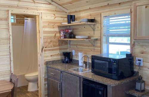 Irwin Cabin | KOA Style Cabin 2 - Swan Valley RV Park. Short walk to the beautiful Snake River