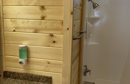 Irwin Cabin | KOA Style Cabin 2 - Swan Valley RV Park. Short walk to the beautiful Snake River