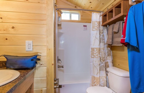 Irwin Cabin | KOA Style Cabin1 - Swan Valley RV Park. Short walk to the beautiful Snake River.