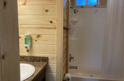 Irwin Cabin | KOA Style Cabin1 - Swan Valley RV Park. Short walk to the beautiful Snake River.