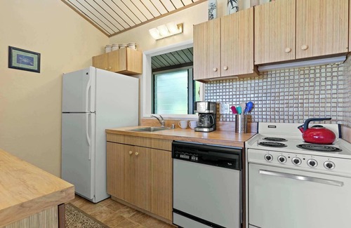 Keauhou Condo | Koana's Ocean Hale Onsite Pool