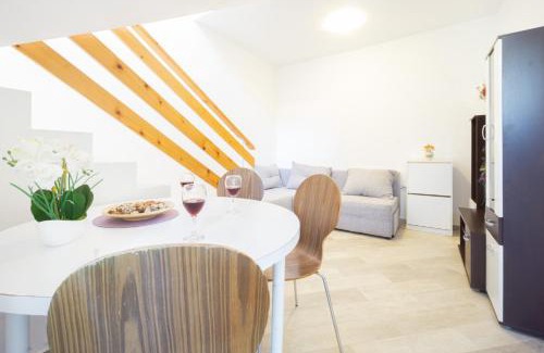 Metajna Apartment | Kob Orog good location with sea views and modern decor