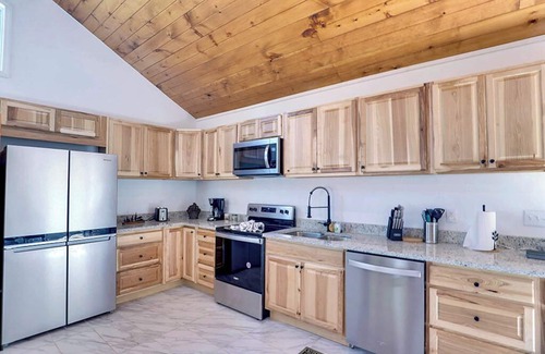 Kodak Cabin | Kodak - Deer Retreat - 3 bedroom - sleeps 6