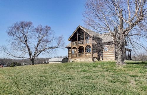 Kodak Cabin | Kodak - Five Minutes To Buccees - 3 Bedrooms - Sleeps 8