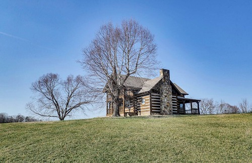 Kodak Cabin | Kodak - Five Minutes To Buccees - 3 Bedrooms - Sleeps 8