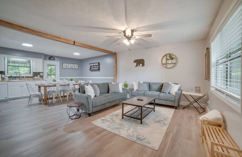 Kodak House | Kodak Getaway w/Covered Decks + Game Room!