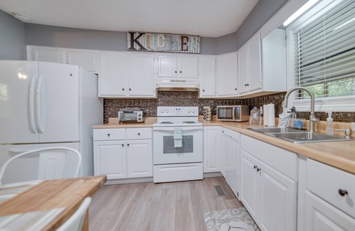 Kodak House | Kodak Getaway w/Covered Decks + Game Room!