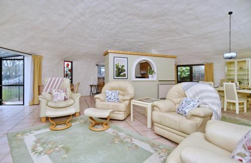Burnside House | Koepel House - Christchurch Holiday Homes