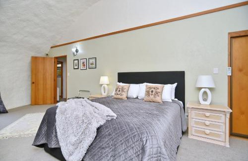 Burnside House | Koepel House - Christchurch Holiday Homes