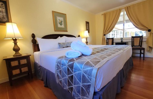 Hawi Hotel | Kohala Village INN