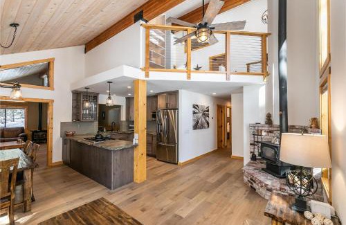 Truckee House | Kokanee at Tahoe Donner - Charming 3 BR - Pool Table - Fireplace - Amenity Access!