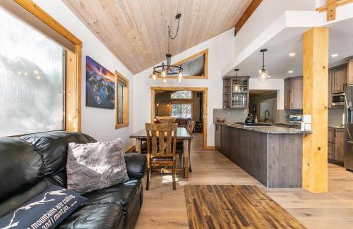 Truckee House | Kokanee at Tahoe Donner - Charming 3 BR - Pool Table - Fireplace - Amenity Access!