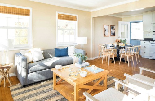 Crown Point Cottage | Kokomo by Avantstay Bayside Getaway w/Fire Pit, & Large Outdoor Patio