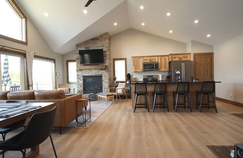 New Lisbon House | Kokomo Cabin: Campfires, Family Fun & Pickleball