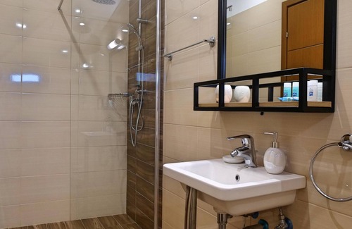 Aristotelis RV Rental | Komitsa Luxury Apartments