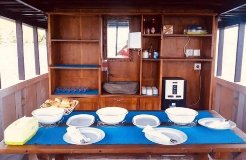 Labuan Bajo Boat Rental | Komodo Boat Trip