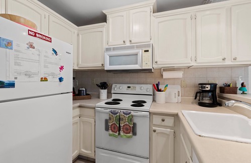 Historic Kailua Village Condo | Kona Ali'i Condo in the Center of the town awaits your presence!