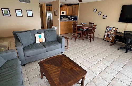 Historic Kailua Village Condo | Kona Alii Oceanview Pool Shops & Restaurants